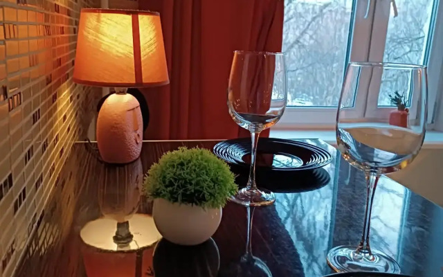 Uyutnaya Dvukhkomnatnaya Solnechnaya Savanna Flat