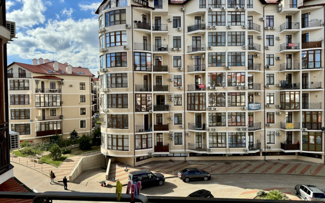Квартира 121 с балконом в ЖК Черноморский Толстый мыс
