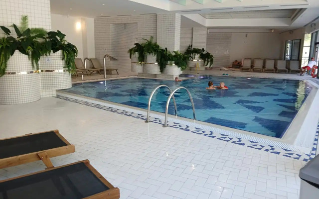 Dizaynerskie s basseynom i morem V 4-Kh Zvezdochnom Otele Vmestimostyyu Ot 3 Do 4 Gostey Ot Sobstvennika Apartments