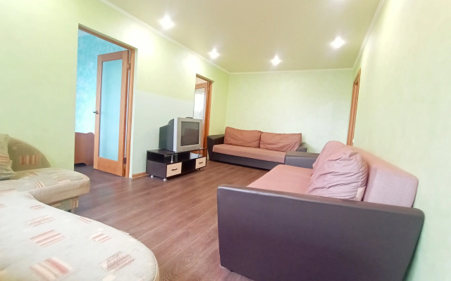4kh Komnatnyye Bul'var Korolyova 8 Apartments