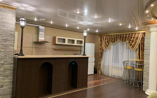 Tryokhkomnatnye Dlya 10 Chelovek Apartments