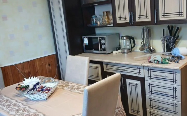 Частный Дом в Центpе Дeревни Взвад