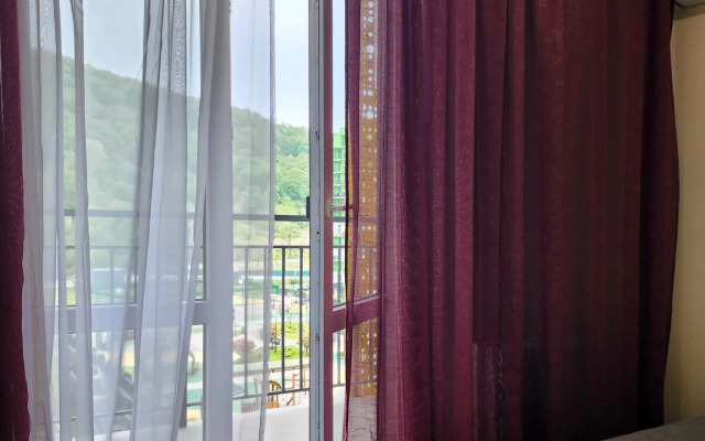 Prostornaya Studiya S Balkonom Flat