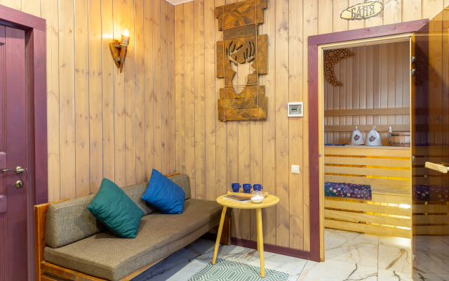 Tiffani Delyuks Guest House