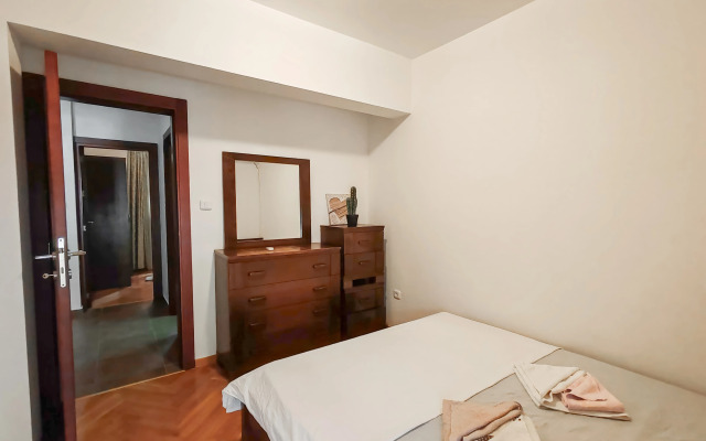 Sunny Three Bedroom Flat