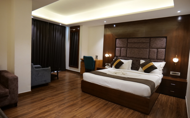 The Emerald Grand Hotel