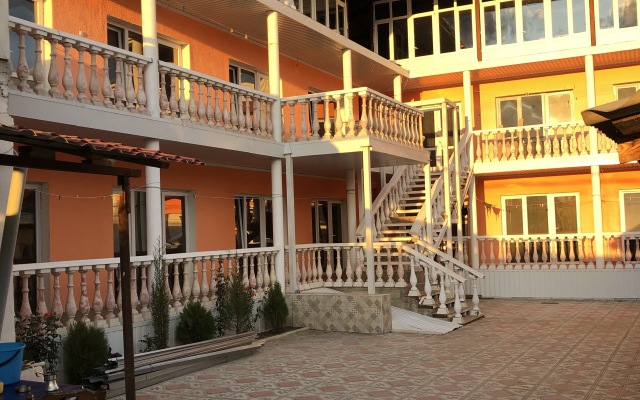 Nina-Sarini Guest House