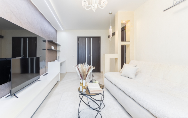 Апартаменты трехкомнатные на Меридианной