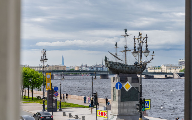 Апартаменты Лофт с Видом на Неву 1