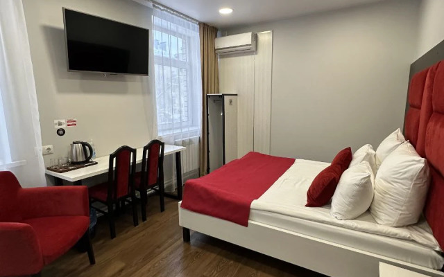 Отель RedFox в центре