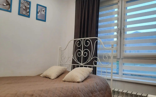 Studiya Ryadom s Metro Flat