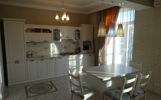 Na Dvoryanskoy Apartments