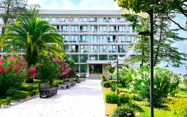 Lazurnyye v Luchezarnom Apartments