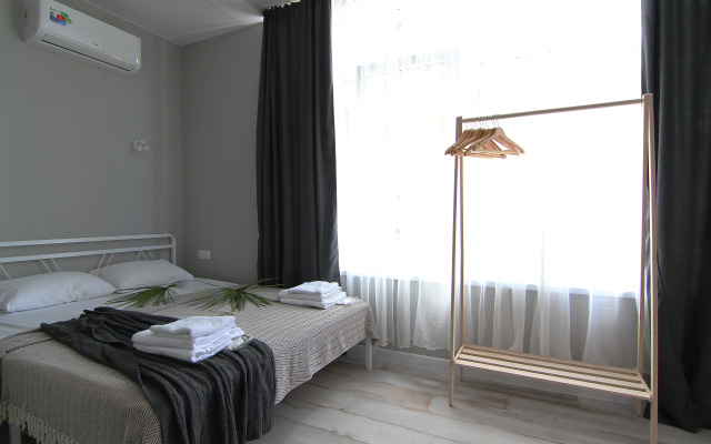 Tri Shaga Do Morya Malenkaya Studiya Flat