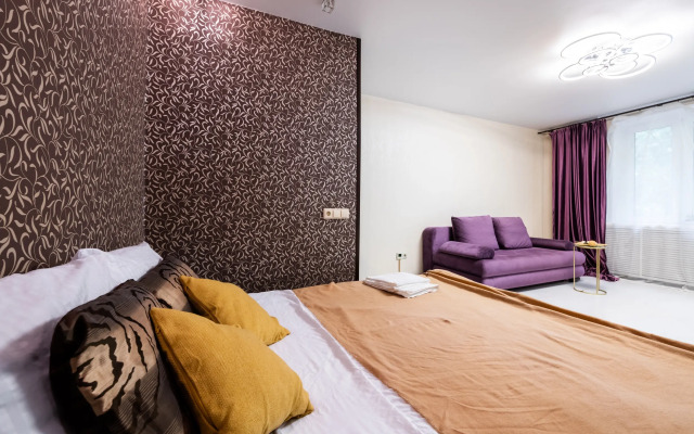 Natali na Metro  Sevastopolskaya prostornye Apartments