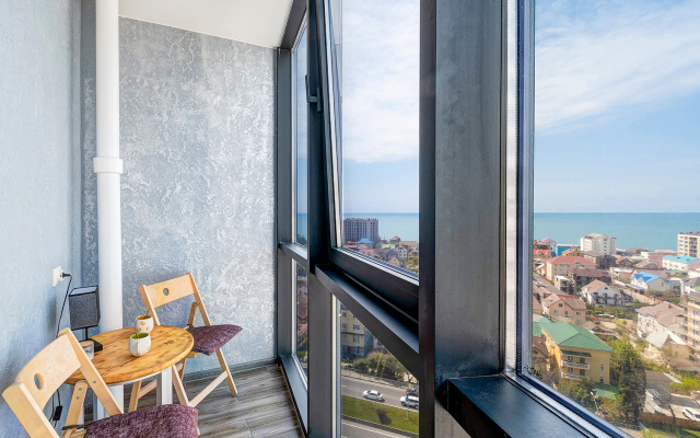 Uyutnye  MorskayaSimfonya-2 s balkonom, vannoj, bassejnom na territorii ZhK Apartament
