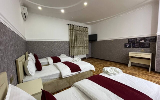 Отель HOME ALONE