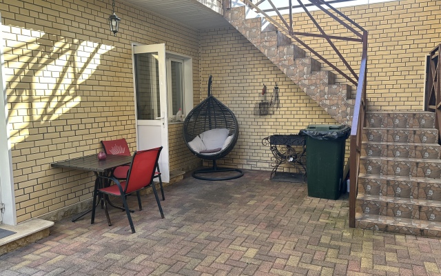 LavHouse Guest House