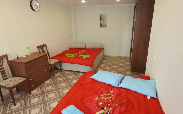 Na Prospekte Yamasheva 30 Flat