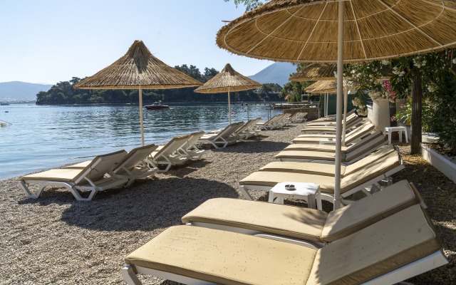 Alesta Yacht Hotel