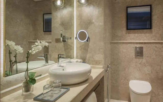 Maani Muscat Hotel & Suites