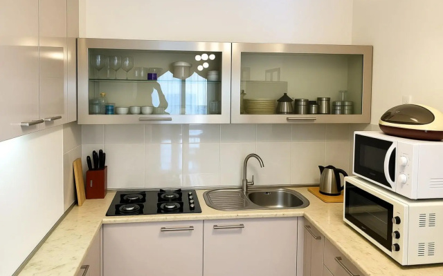 Апартаменты Spacious 2BR Apartment - Balcony & Prime Location