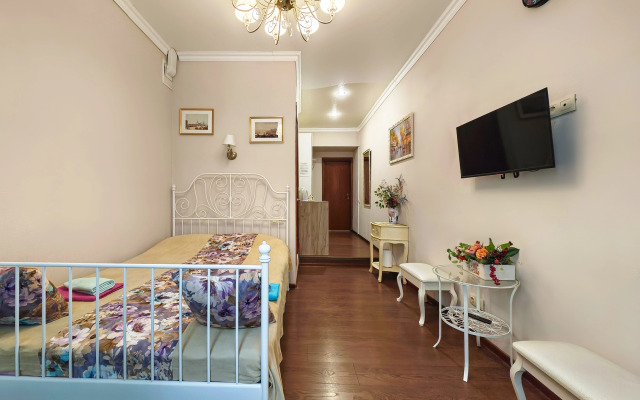 Nevskiy 156a Living Quarters