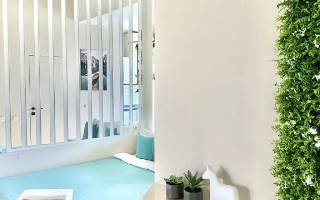Apartamenty Biryuza Apart Energy s Paryashchej Krovat'yu