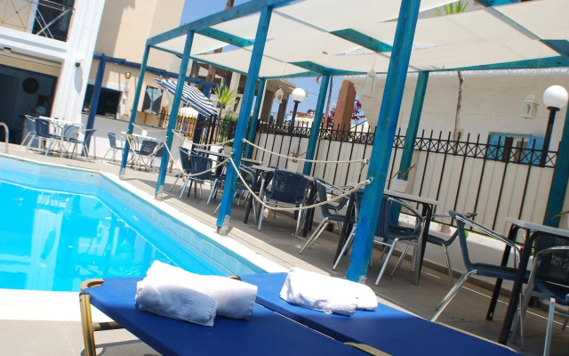 Отель Renia Studios