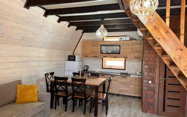 Частный дом с качелей кокон