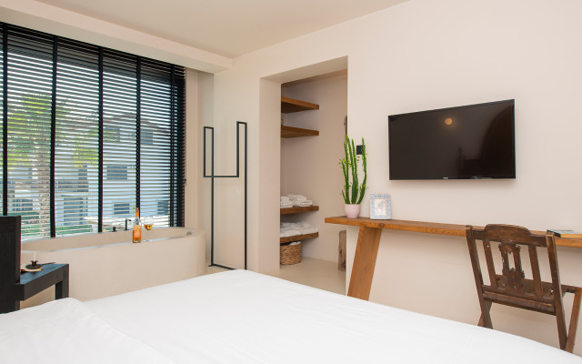 To Be Social House Hotel