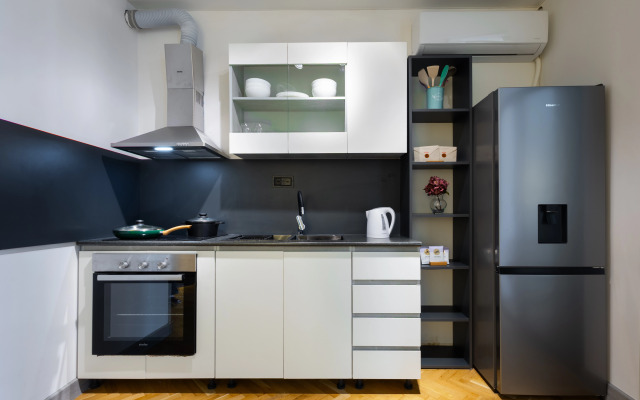 KeyGo #0149 2 Bedroom Design near Saryan Street Apartments