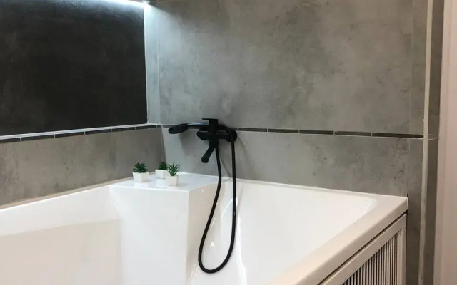 Апартаменты Sverdlovskij prospekt 8V