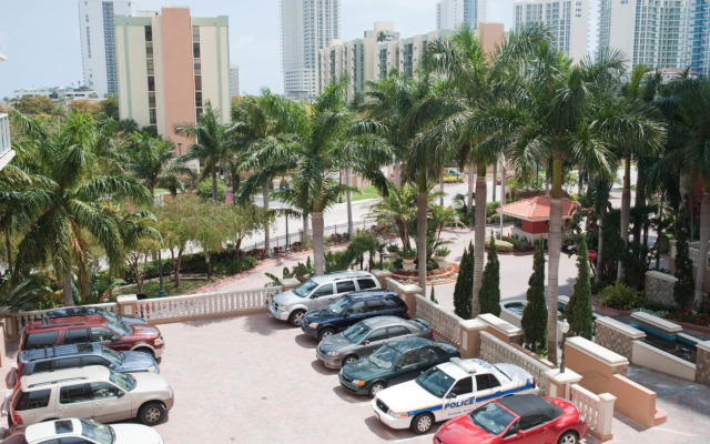Intracoastal Yacht Club Apart-Hotel
