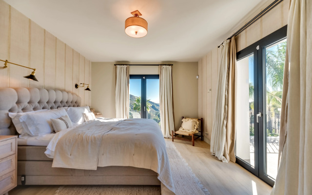 All About Villa La Boheme