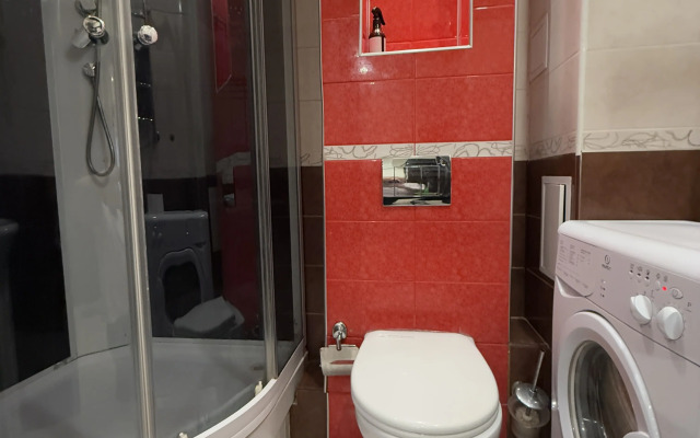 Tut Khorosho Na Surikova 53a 2 Flat