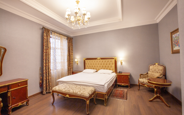 Shah Palace Luxury Museum Hotel