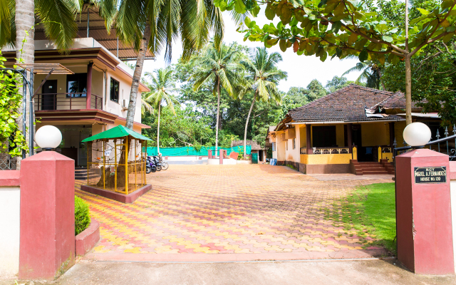 Lazy Frog Goa Guest House