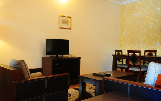Отель Broadfield Apo Resisdence