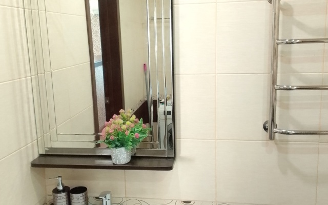 V Rayone Tsirka Flat