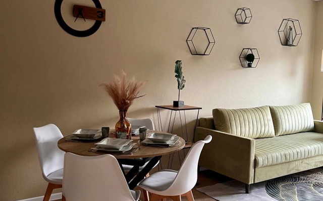 Udachnaya s Proektorom i Booolshoj Krovatyu Flat
