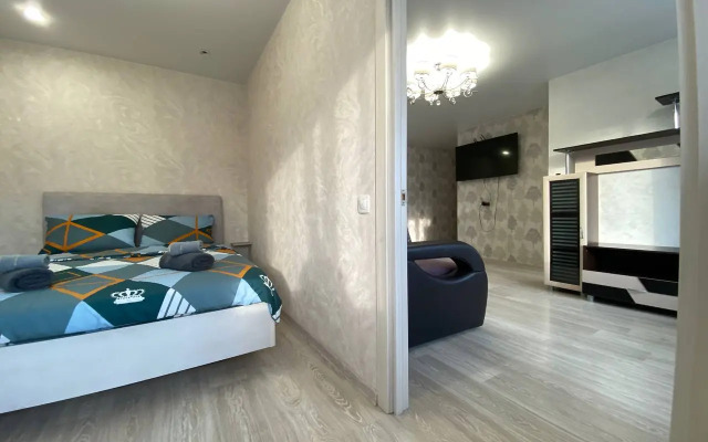 U Teatra Chekhova na Mira Flat