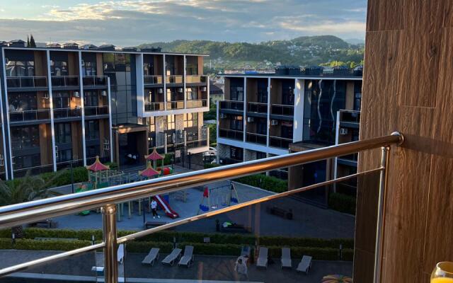 3kh mestnye apartamenty s balkonom i basseynom Apartments