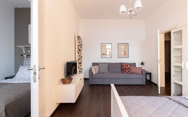 Апартаменты Город Рек у Эрмитажа (2 room)