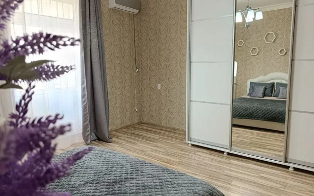 Dvushka Ryadom S Tts Yarmarka I Vokzalom Flat