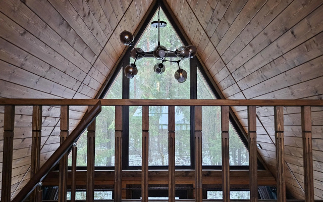 Частный дом темный А-фрейм