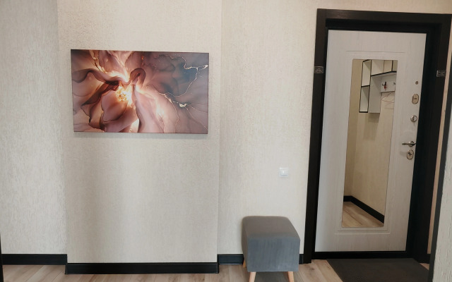 Novaya kvartira s dizaynerskim remontom Flat