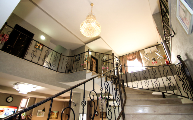 Salmer Hotel