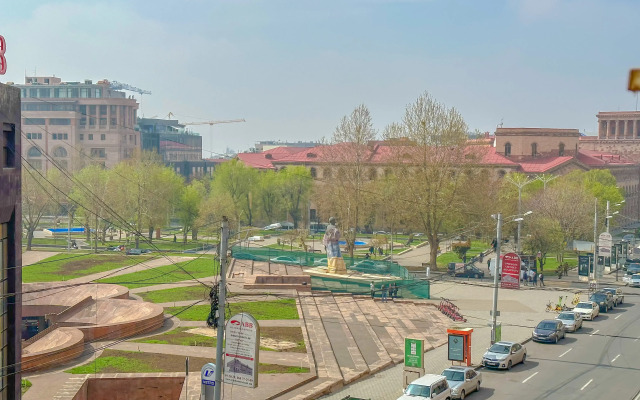 S Frantsuzskim Balkonom Apartaments