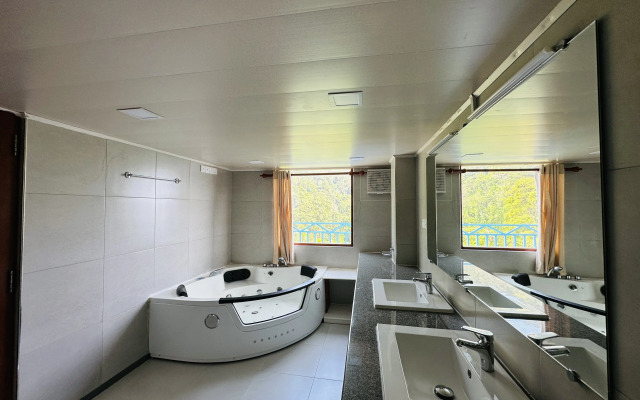 Moi Ella by Dbi Hotel